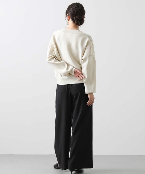 Gready Brilliant(グレディブリリアン)の「肩刺しゅうレースニット(ニット/セーター・レディース・アイボリー/コーラルピンク・38)」の5枚目の写真