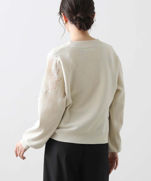 Gready Brilliant(グレディブリリアン)の「肩刺しゅうレースニット(ニット/セーター・レディース・アイボリー/コーラルピンク・38)」の9枚目の写真