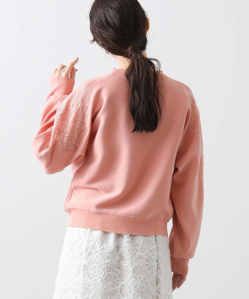 Gready Brilliant(グレディブリリアン)の「肩刺しゅうレースニット(ニット/セーター・レディース・アイボリー/コーラルピンク・38)」の20枚目の写真