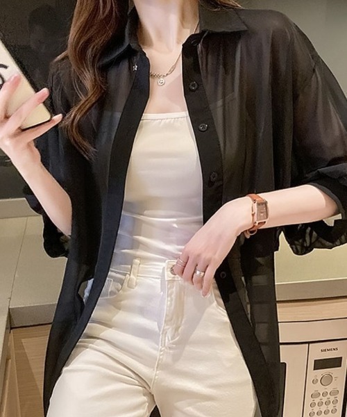 maison de LATIR(メゾンドラティール)の「透け感がトレンドの夏服UVカットシアーシャツ(シャツ/ブラウス・レディース・ブラック/ホワイト/グリーン/パープル・ONESIZE)」の5枚目の写真