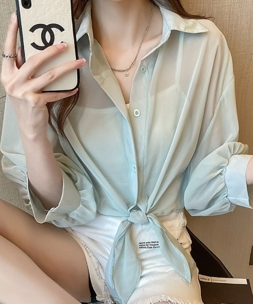 maison de LATIR(メゾンドラティール)の「透け感がトレンドの夏服UVカットシアーシャツ(シャツ/ブラウス・レディース・ブラック/ホワイト/グリーン/パープル・ONESIZE)」の7枚目の写真
