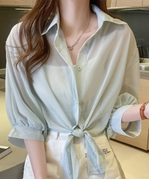 maison de LATIR(メゾンドラティール)の「透け感がトレンドの夏服UVカットシアーシャツ(シャツ/ブラウス・レディース・ブラック/ホワイト/グリーン/パープル・ONESIZE)」の20枚目の写真