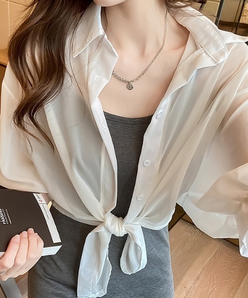 maison de LATIR(メゾンドラティール)の「透け感がトレンドの夏服UVカットシアーシャツ(シャツ/ブラウス・レディース・ブラック/ホワイト/グリーン/パープル・ONESIZE)」の9枚目の写真