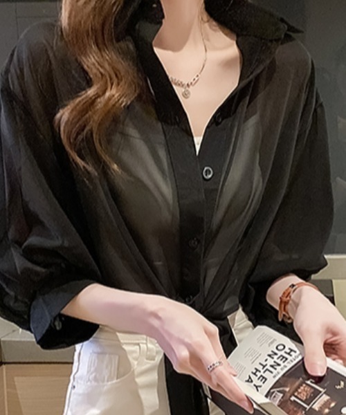 maison de LATIR(メゾンドラティール)の「透け感がトレンドの夏服UVカットシアーシャツ(シャツ/ブラウス・レディース・ブラック/ホワイト/グリーン/パープル・ONESIZE)」の14枚目の写真