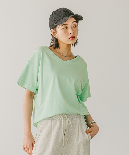 BAYFLOW（ベイフロー）の「[V・Uネックで着られる]シルケット2WAY半袖T（Tシャツ/カットソー・レディース・ブラック/オフホワイト/ライトグレー/ミント・LARGE/SMALL/MEDIUM）」の4枚目の写真