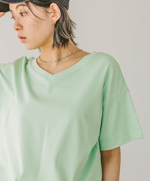 BAYFLOW（ベイフロー）の「[V・Uネックで着られる]シルケット2WAY半袖T（Tシャツ/カットソー・レディース・ブラック/オフホワイト/ライトグレー/ミント・LARGE/SMALL/MEDIUM）」の8枚目の写真