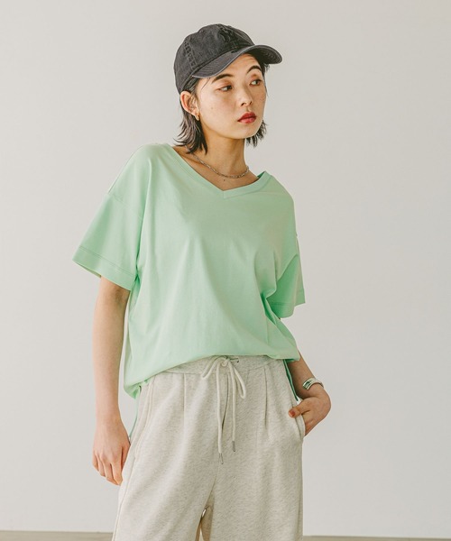 BAYFLOW（ベイフロー）の「[V・Uネックで着られる]シルケット2WAY半袖T（Tシャツ/カットソー・レディース・ブラック/オフホワイト/ライトグレー/ミント・LARGE/SMALL/MEDIUM）」の9枚目の写真