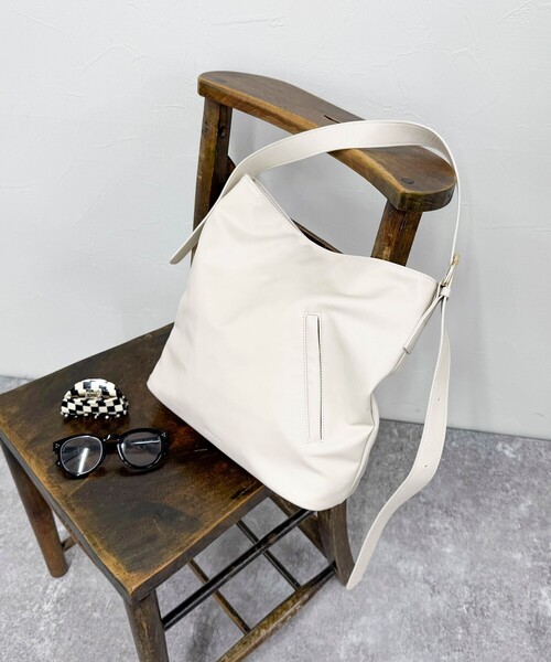 fredy emue（フレディエミュ）の「【maison vert /メゾンヴェール】アウトポケワンハンドルトートバッグ（ショルダーバッグ・レディース・アイボリー/ブラック/ブラウン・FREE）」の2枚目の写真