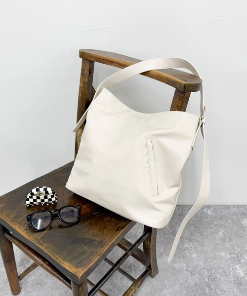 fredy emue（フレディエミュ）の「【maison vert /メゾンヴェール】アウトポケワンハンドルトートバッグ（ショルダーバッグ・レディース・アイボリー/ブラック/ブラウン・FREE）」の4枚目の写真