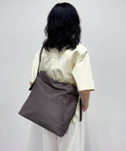 fredy emue（フレディエミュ）の「【maison vert /メゾンヴェール】アウトポケワンハンドルトートバッグ（ショルダーバッグ・レディース・アイボリー/ブラック/ブラウン・FREE）」の8枚目の写真