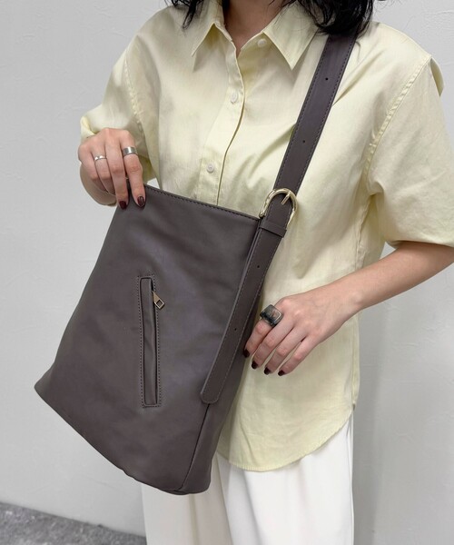 fredy emue（フレディエミュ）の「【maison vert /メゾンヴェール】アウトポケワンハンドルトートバッグ（ショルダーバッグ・レディース・アイボリー/ブラック/ブラウン・FREE）」の10枚目の写真