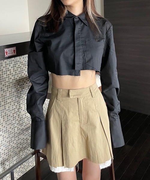 Mela(メラ)の「カットオフクロップドシャツ(シャツ/ブラウス・レディース・ブラック・L/S/M)」の1枚目の写真