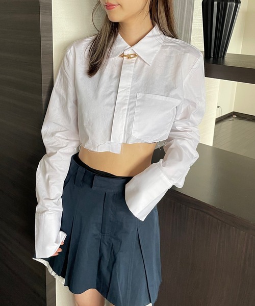 Mela(メラ)の「カットオフクロップドシャツ(シャツ/ブラウス・レディース・ブラック・L/S/M)」の2枚目の写真