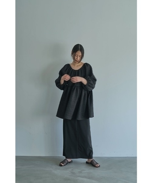 marjour（マージュール）の「RIPPLE TUNIC（シャツ/ブラウス・レディース・ブラック・M）」の5枚目の写真