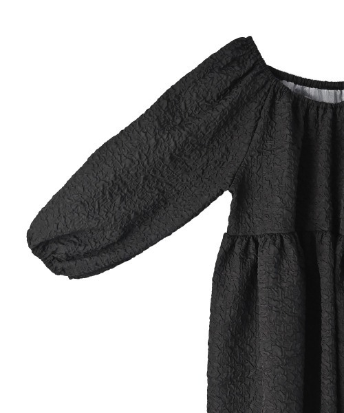 marjour（マージュール）の「RIPPLE TUNIC（シャツ/ブラウス・レディース・ブラック・M）」の14枚目の写真