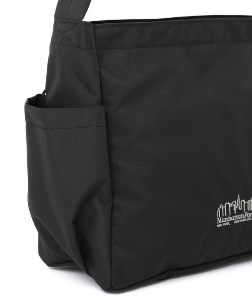 Manhattan Portage（マンハッタンポーテージ）の「RAMBLE ACTION BAG（ショルダーバッグ・メンズ・ブルー/ブラック・MEDIUM）」の11枚目の写真