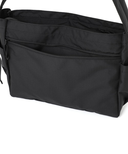 Manhattan Portage（マンハッタンポーテージ）の「RAMBLE ACTION BAG（ショルダーバッグ・メンズ・ブルー/ブラック・MEDIUM）」の10枚目の写真