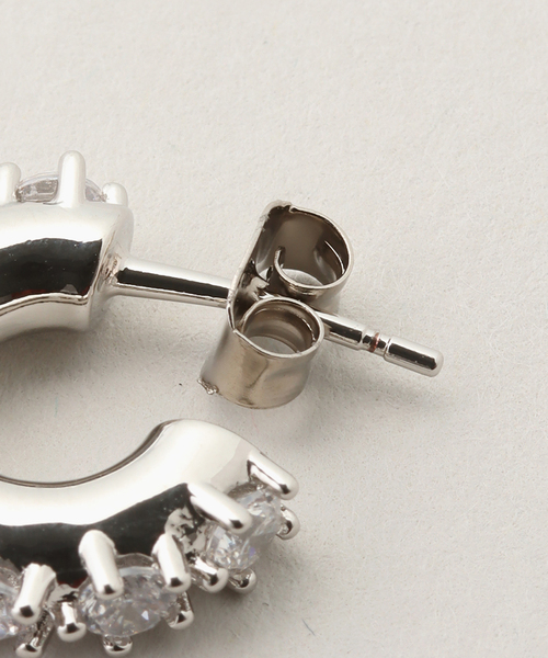 JUSTINE CLENQUET(ジュスティーヌクランケ)の「【JUSTINE CLENQUET/ジャスティーヌ クランケ】NINA SMALL EARRINGS:ピアス(両耳)(ピアス(両耳用)・レディース・シルバー・FREE)」の2枚目の写真