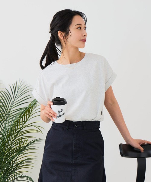 LB/S (エルビーエス)の「【汗染みの目立ちにくいTシャツ ZEROSTAIN/ゼロステイン】ロールカフラウンドヘムTシャツ 撥水・防汚加工 涼しい・透けにくい 大人カジュアル(Tシャツ/カットソー・レディース・スミクロ/ダークグリーン/ブラック/ホワイト/パープル/オフホワイト・LARGE/MEDIUM)」の3枚目の写真