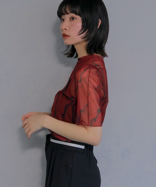 cheriella（シェリエラ）の「【cheriella】マーブルハイネックシアートップス半袖 新色追加 MARBLE HIGH-NECK SHEER SHORT TOPS NEW COLOR（Tシャツ/カットソー・レディース・チャコール/ブルー/ブラック/グレイッシュベージュ/ブルーグリーン/ワイン・M）」の6枚目の写真