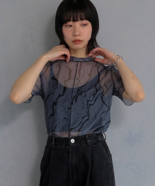 cheriella（シェリエラ）の「【cheriella】マーブルハイネックシアートップス半袖 新色追加 MARBLE HIGH-NECK SHEER SHORT TOPS NEW COLOR（Tシャツ/カットソー・レディース・チャコール/ブルー/ブラック/グレイッシュベージュ/ブルーグリーン/ワイン・M）」の17枚目の写真
