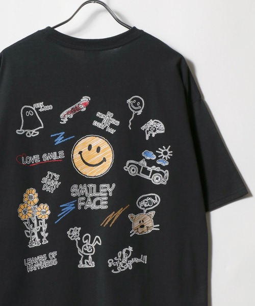 SMILEY FACE(スマイリーフェイス)の「SMILEY FACE/スマイリーフェイス オーバーサイズ 吸汗速乾 UVカット ワンポイントロゴ刺繍 バックプリント 半袖Tシャツ レディース メンズ(Tシャツ/カットソー・レディース・ブラック系その他/ホワイト系その他2/ブラック系その他3/ブラック系その他5/ブラック/ブラック系その他2/ホワイト/ホワイト系その他/ホワイト系その他3/ブラック系その他4/ネイビー/ブルー系その他・M/L/LL)」の10枚目の写真