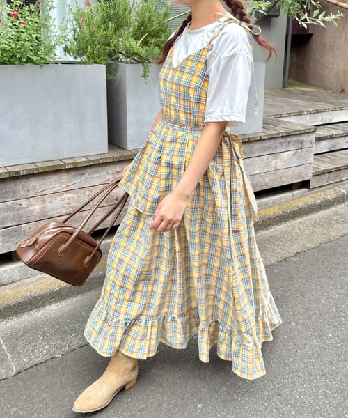 SOLLON.（ソルロン）の「チェック柄フリルリボンキャミワンピース（ワンピース・レディース・イエロー/ピンク/ネイビー/レッド・FREE）」の2枚目の写真
