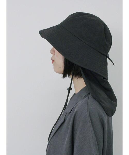 Samansa Mos2 blue(サマンサモスモスブルー)の「【接触冷感】ネックカバー付バケットハット(ハット・レディース・ベージュ/ブラック・F)」の2枚目の写真
