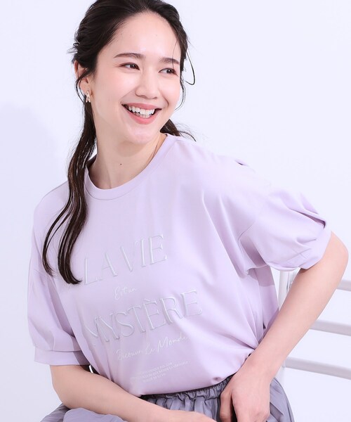 DRESKIP(ドレスキップ)の「【S-LL/ひんやり/UV】こなれ感あるぷっくりラメ デザインロゴTシャツ(Tシャツ/カットソー・レディース・ライトパープル/ライトベージュ/オフホワイト/チャコールグレー/ブラウン系・01/02/03/04)」の5枚目の写真