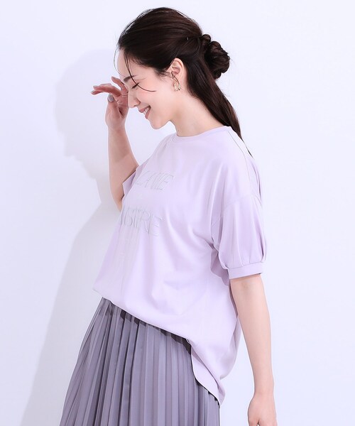 DRESKIP(ドレスキップ)の「【S-LL/ひんやり/UV】こなれ感あるぷっくりラメ デザインロゴTシャツ(Tシャツ/カットソー・レディース・ライトパープル/ライトベージュ/オフホワイト/チャコールグレー/ブラウン系・01/02/03/04)」の6枚目の写真