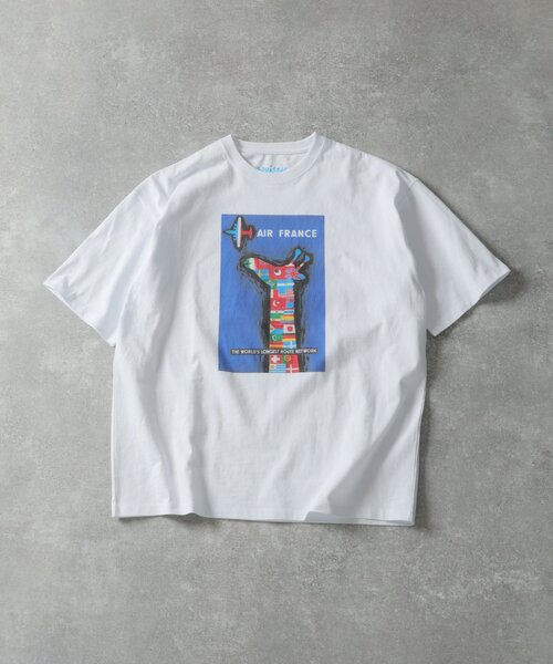 EDIFICE（エディフィス）の「SAVIGNAC (サヴィニャック) 別注 French Company プリント Tシャツ（Tシャツ/カットソー・メンズ・ブラック系その他/ブラック/ホワイト×ホワイト/アイボリー/ホワイト/ホワイト系その他/グリーン/ブルー系その他・MEDIUM/LARGE/X-LARGE）」の2枚目の写真