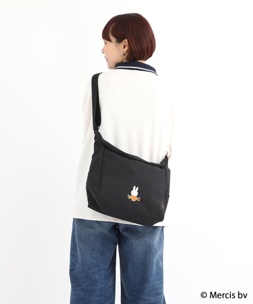 Manhattan Portage(マンハッタンポーテージ)の「BED-STUY SHOULDER BAG 500D CORDURA MIFFY 70TH(ショルダーバッグ・レディース・ブラック・SMALL)」の4枚目の写真