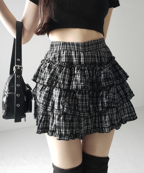 me+em select（ミームセレクト）の「【 インナーパンツ裏地付 】ティアードフリルチェックミニスカート ／ tiered frill check mini skirt（スカート・レディース・ブラック・FREE）」の4枚目の写真