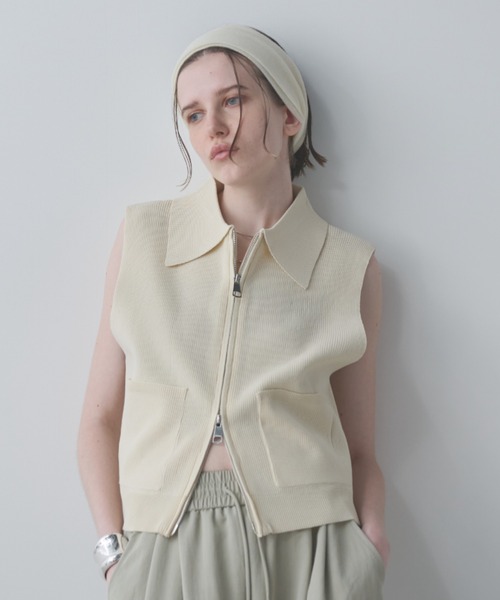 Aunt Marie's(アントマリーズ)の「ノースリーブジップポロベスト/トップス(ベスト・レディース・アイボリー/ブラウン/ブラック・FREE)」の2枚目の写真