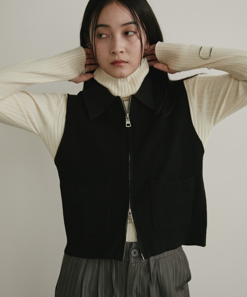 Aunt Marie's(アントマリーズ)の「ノースリーブジップポロベスト/トップス(ベスト・レディース・アイボリー/ブラウン/ブラック・FREE)」の1枚目の写真