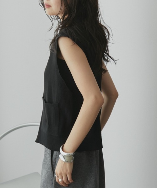 Aunt Marie's(アントマリーズ)の「ノースリーブジップポロベスト/トップス(ベスト・レディース・アイボリー/ブラウン/ブラック・FREE)」の14枚目の写真