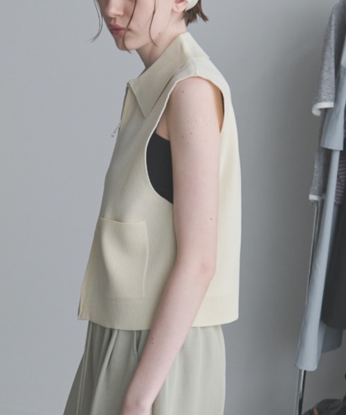 Aunt Marie's(アントマリーズ)の「ノースリーブジップポロベスト/トップス(ベスト・レディース・アイボリー/ブラウン/ブラック・FREE)」の5枚目の写真