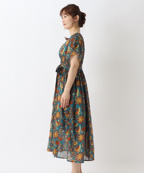 one'sterrace(ワンズテラス)の「リゾート カラフルフラワー&バードワンピース(ワンピース・レディース・ベージュ系8/ブルー系その他7/ブラック系8・02)」の6枚目の写真