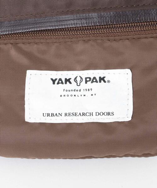 YAKPAK(ヤックパック)の「『別注』YAKPAK×DOORS SHOULDER BAG S(ショルダーバッグ・メンズ・ブラウン/ホワイト/ブラック/チャコールグレー・-)」の11枚目の写真