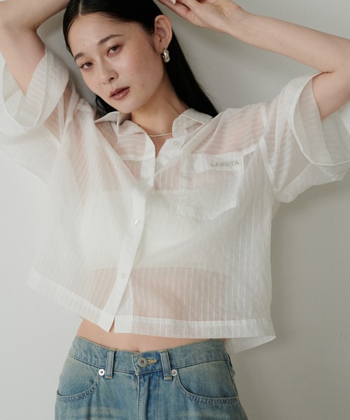 LARUTA（ラルータ）の「【LARUTA】シアー半袖刺繍ロゴシャツ（シャツ/ブラウス・レディース・ブラック/オフホワイト/ミント/ストライプ/キャメル・FREE）」の5枚目の写真