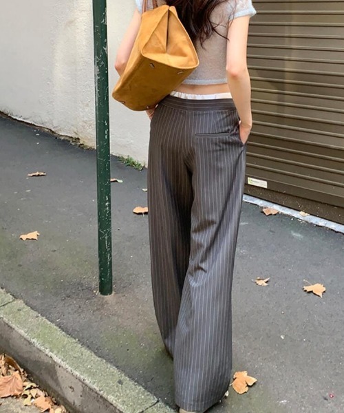 semplice(センプリチェ)の「ドローストリング ストライプ ワイドパンツ(カーゴパンツ・レディース・ネイビー/グレー・F)」の11枚目の写真