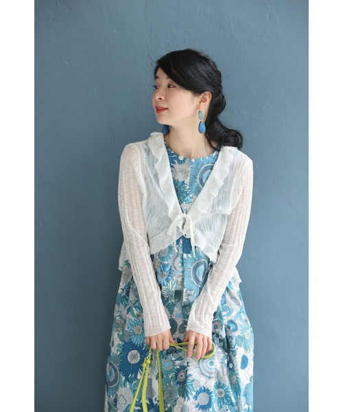 cawaii（カワイイ）の「Xラインフリルの短丈カーディガン（カーディガン/ボレロ・レディース・ホワイト/ブラック・FREE）」の8枚目の写真