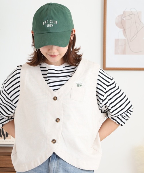 Quelle Chance(ケルシャンス)の「ワンポイント刺繍ベスト(ベスト・レディース・ベージュ/ネイビー/モカ・M/L)」の1枚目の写真
