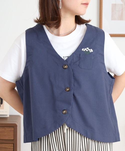 Quelle Chance(ケルシャンス)の「ワンポイント刺繍ベスト(ベスト・レディース・ベージュ/ネイビー/モカ・M/L)」の12枚目の写真
