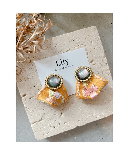 tone(トーン)の「【Lily accessory】インド刺繡ピアス(MA)(ピアス(両耳用)・レディース・イエロー・FREE)」の1枚目の写真