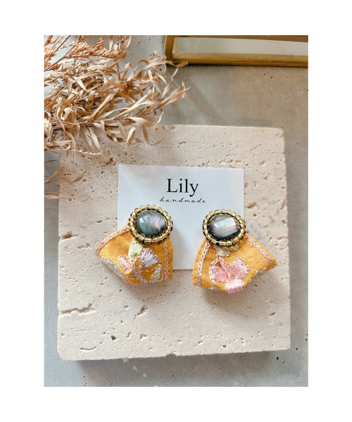 tone(トーン)の「【Lily accessory】インド刺繡ピアス(MA)(ピアス(両耳用)・レディース・イエロー・FREE)」の5枚目の写真