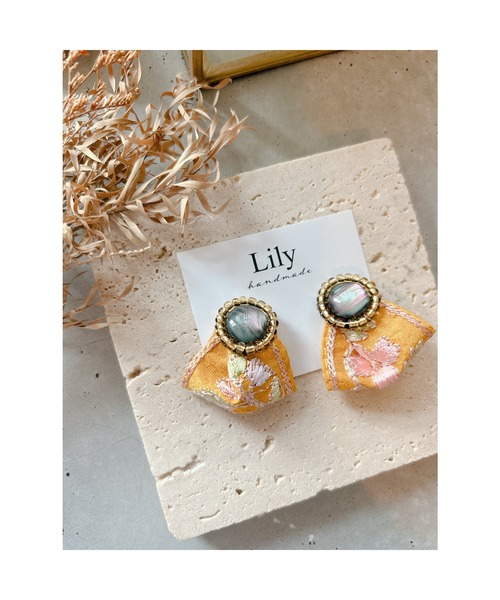 tone(トーン)の「【Lily accessory】インド刺繡ピアス(MA)(ピアス(両耳用)・レディース・イエロー・FREE)」の3枚目の写真