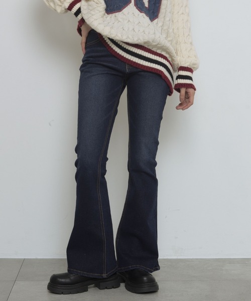 WEGO（ウィゴー）の「WEGO/ストレッチフレアデニムパンツ（デニムパンツ・レディース・ブラック/コバルトブルー/ダークブルー/ダークインディゴブルー/ブラック系その他・SMALL/MEDIUM）」の3枚目の写真