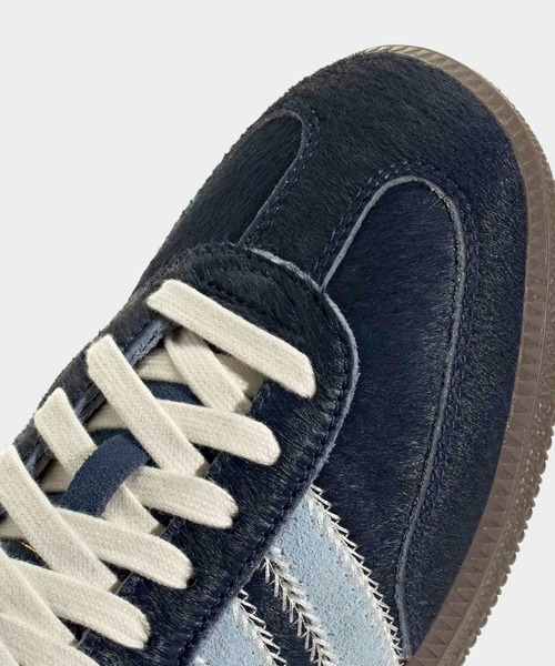 adidas（アディダス）の「サンバ OG シューズ / Samba OG Shoes / アディダスオリジナルス adidas Originals（スニーカー・レディース・ブルー/ベージュ・24.5cm/23.5cm/22.5cm/24.0cm/23.0cm/22.0cm/29.0cm/26.0cm/25.0cm/28.5cm/27.5cm/28.0cm/27.0cm/30.0cm/29.5cm/26.5cm/25.5cm）」の15枚目の写真