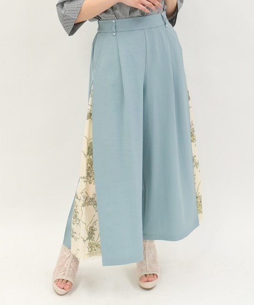 アクシーズファム　スタンド襟ブラウス＋オーナメント柄スカート　グリーン2点セット アクシーズファム スタンド襟ブラウス＋オーナメント柄スカート